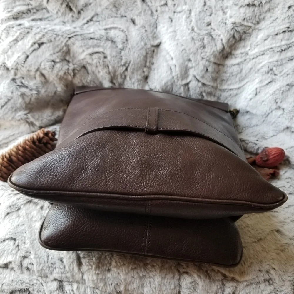 Kenneth Cole Messenger/Shoulder Bag/Chain Strap
